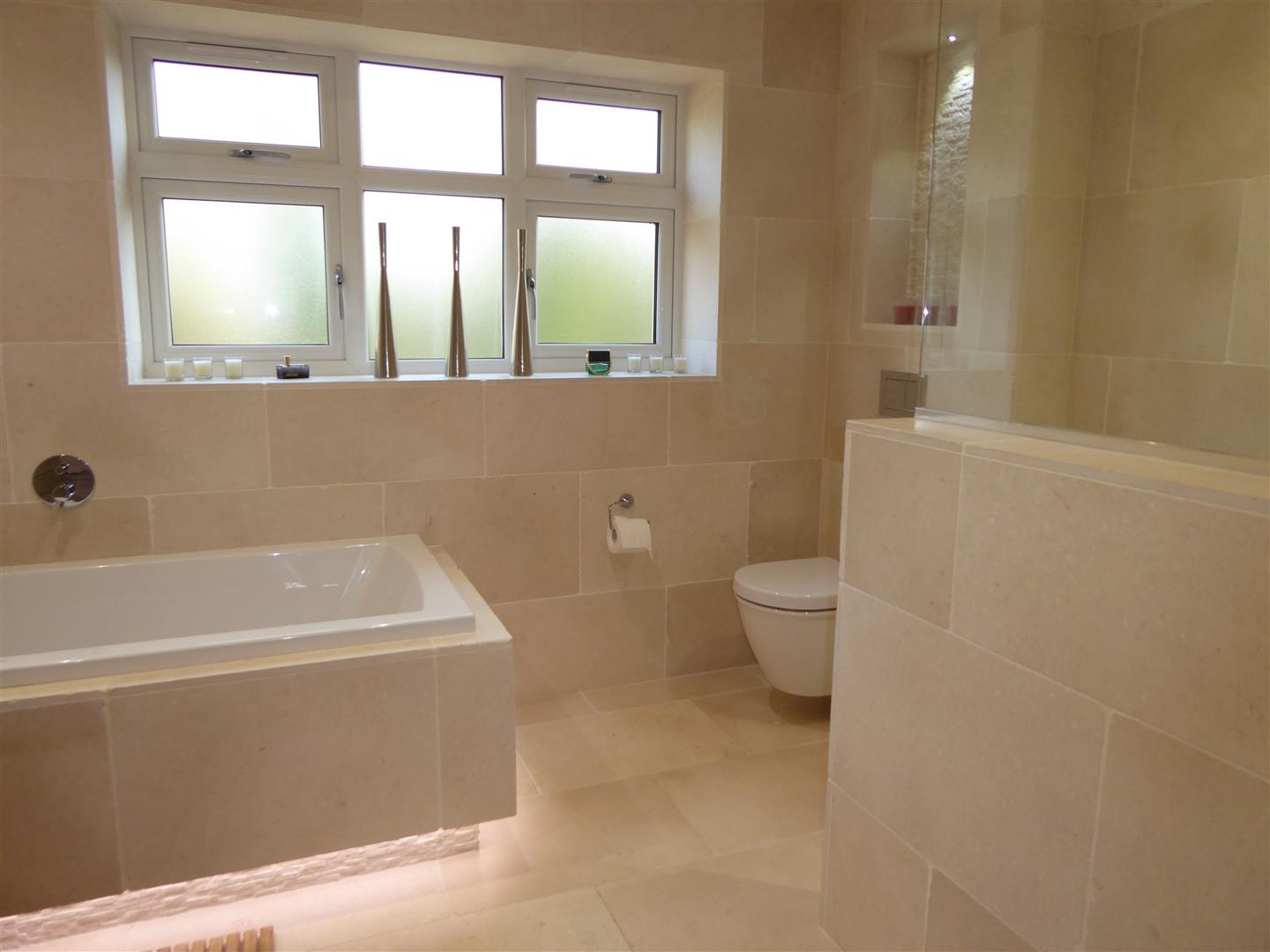 FAMILY BATH/SHOWER ROOM
